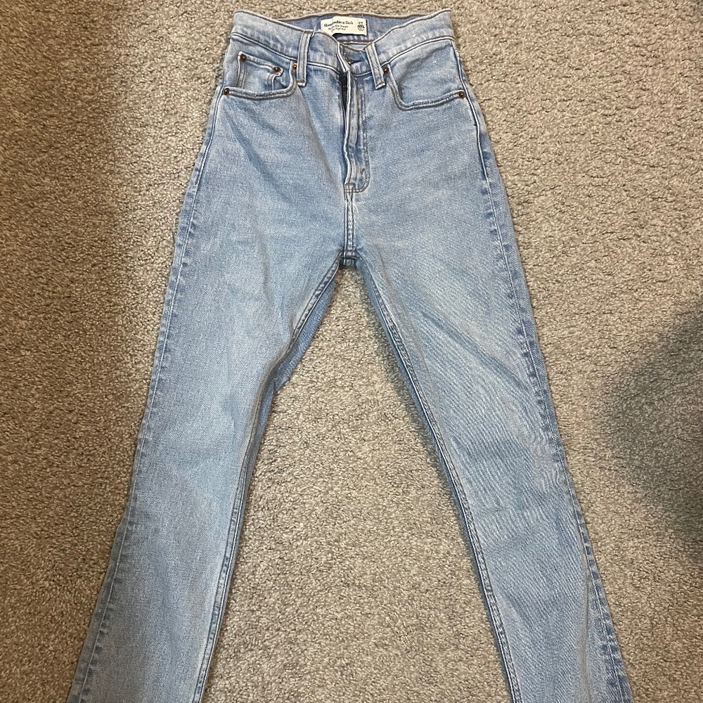 Abercrombie & Fitch Slim Straight Ultra High Rise Jean 000s